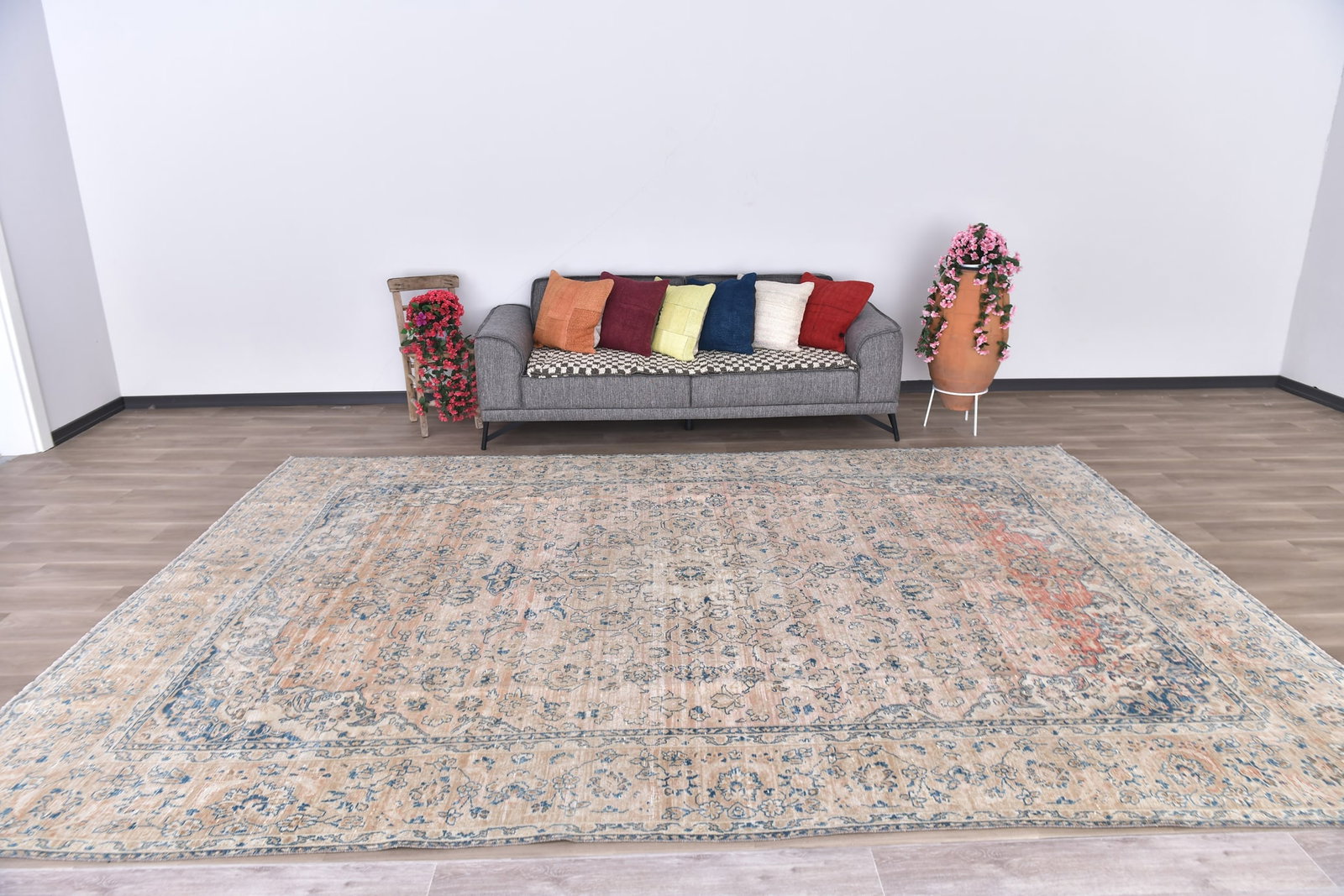 9'2'' x 13'2'' Unique Handmade Vintage Rug - 25050: Title: 9'2'' x 13'2'' Unique Handmade Vintage Rug - 25050 Description:9'2'' x 13'2'' Unique Handmade Vintage Rug - 25050 Origin:Turkiye Date/Period:1960-90 Materials:Wool,Cotton Dimension:9'2''x13'2''