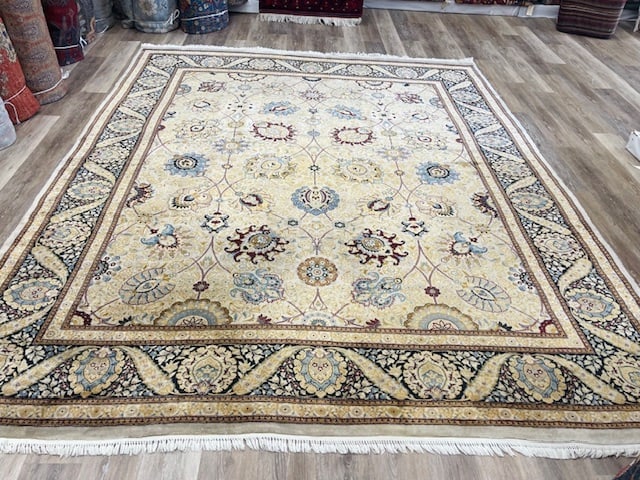 Vintage Tabriz Design rug-5376: Title:Vintage Tabriz Design rug-5376 Description:Beautiful floral Persian design with shah abbasi design . Size 8 ft by 10 ft. 1 inch, circa 1980 in excellent condition on off with background., comple
