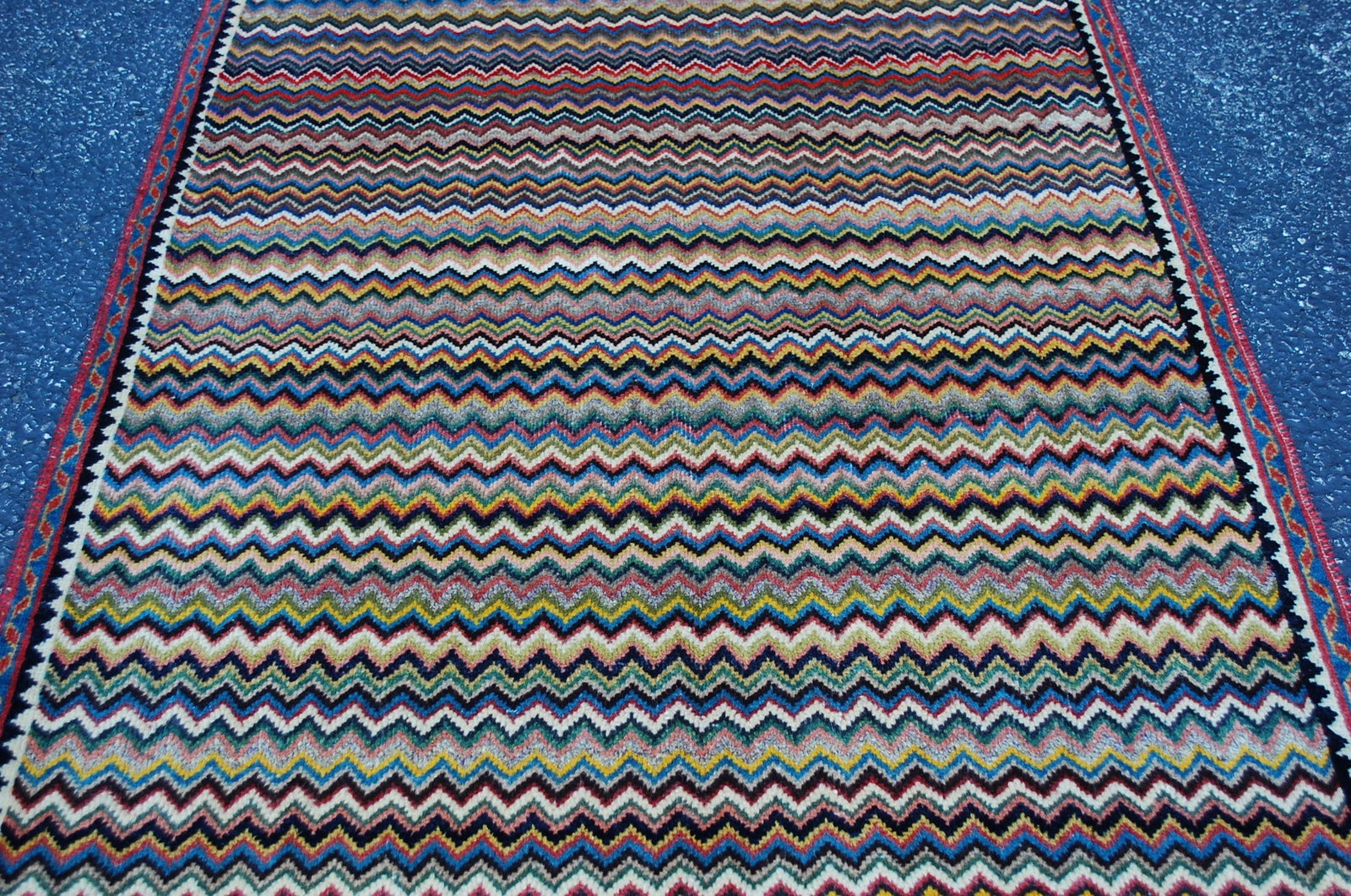 PERSIAN SHIRAZ RUG 3' 2" X 4' 9" - 7