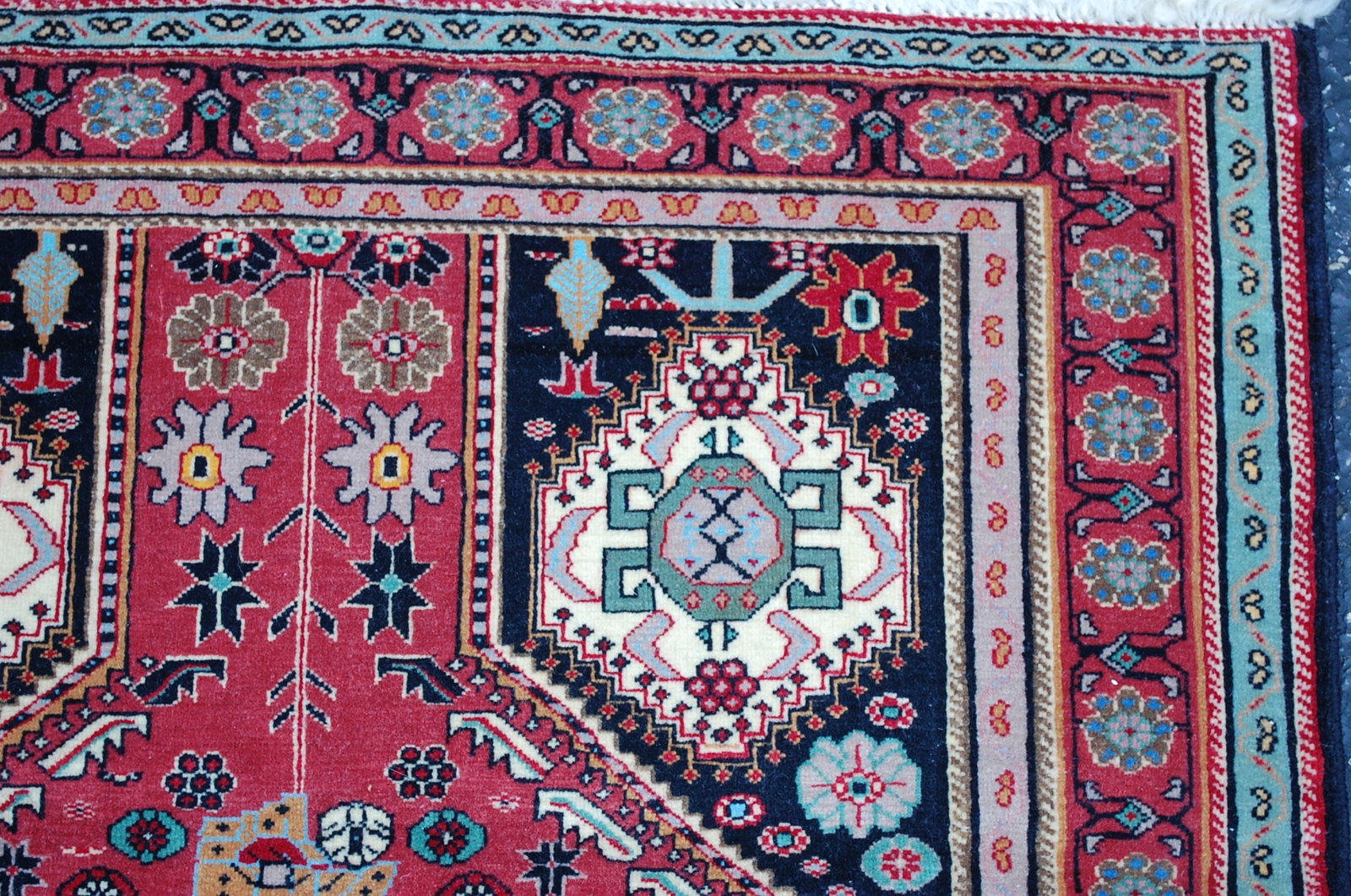 PERSIAN SHERAZ RUG 3'3" X 4'10" - 5