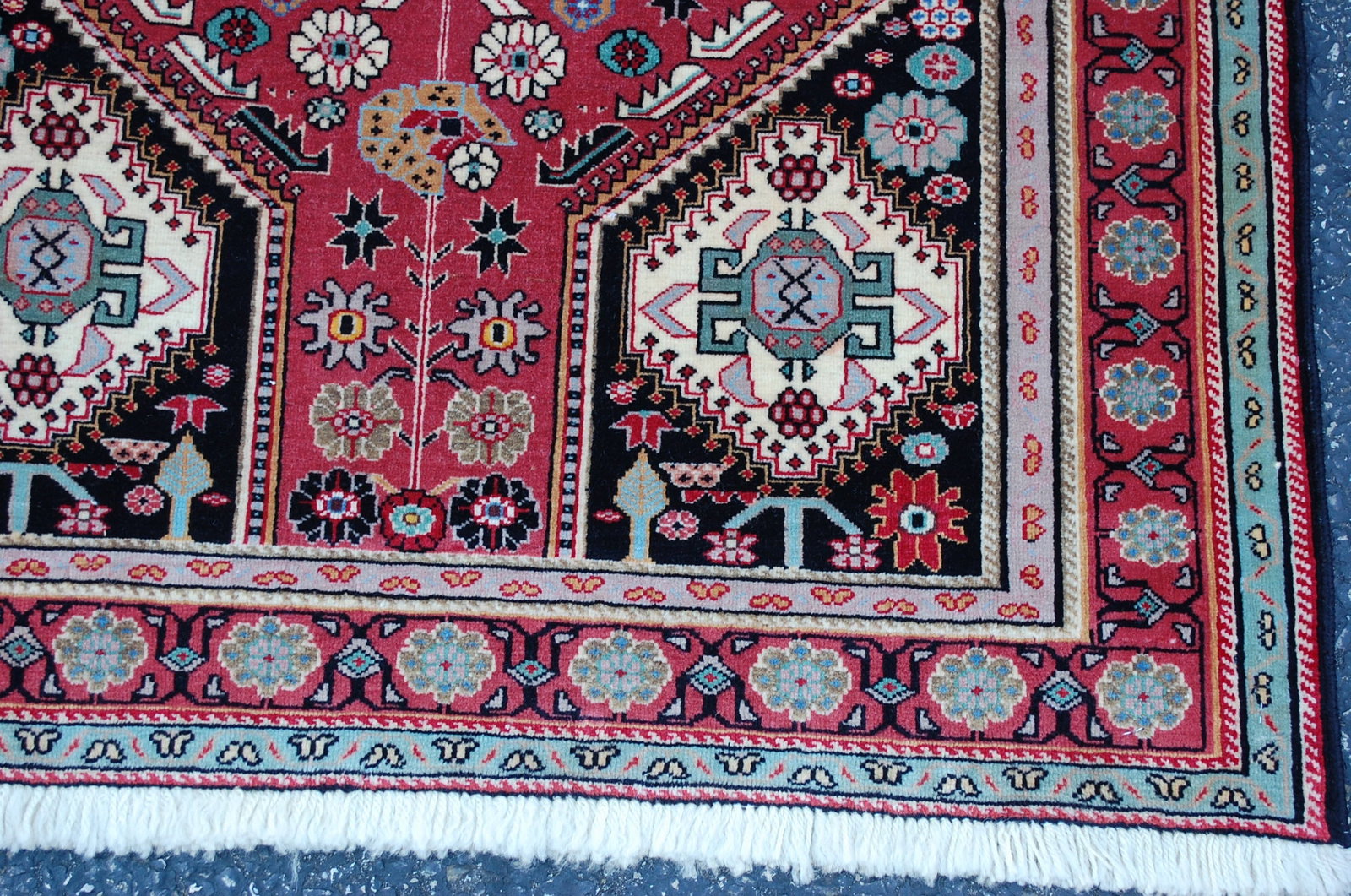 PERSIAN SHERAZ RUG 3'3" X 4'10" - 7