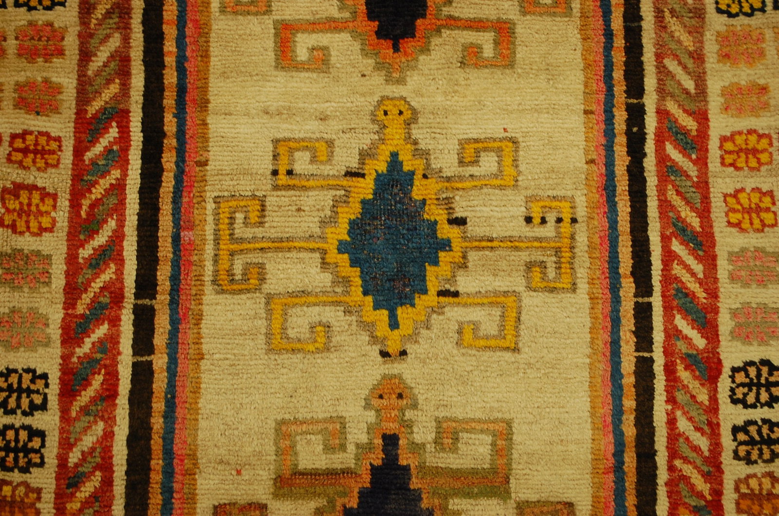 Persian SHIRAZ RUG 3.6x6.1 - 8