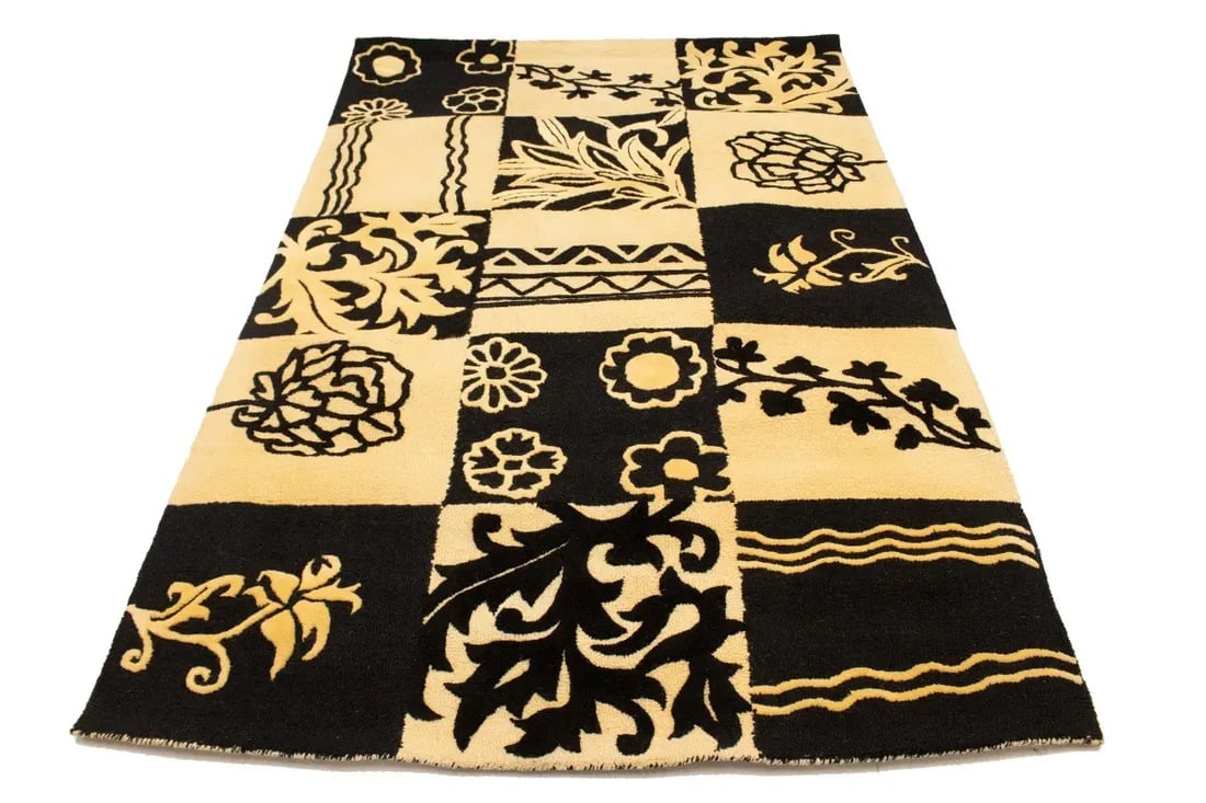 Cream and Black Floral 5X8 Hand-Tufted Modern Rug - 3