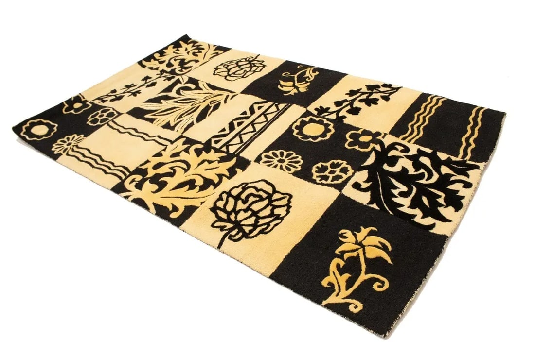 Cream and Black Floral 5X8 Hand-Tufted Modern Rug - 4