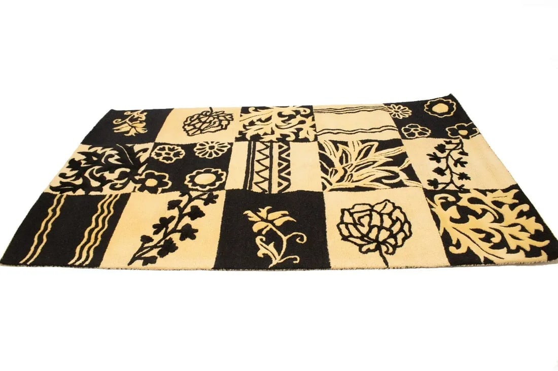 Cream and Black Floral 5X8 Hand-Tufted Modern Rug - 6