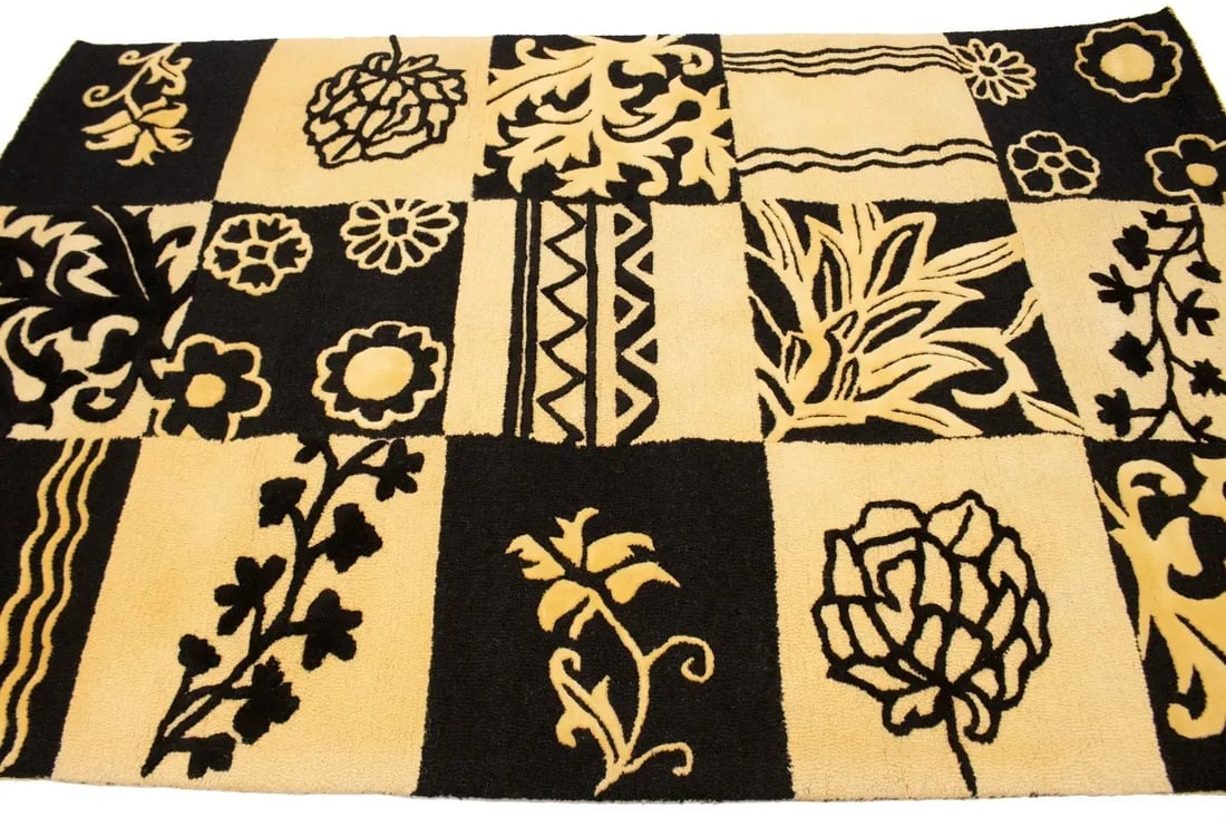 Cream and Black Floral 5X8 Hand-Tufted Modern Rug - 7