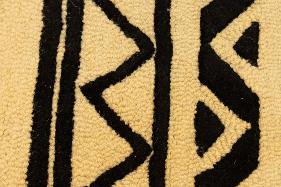Cream and Black Floral 5X8 Hand-Tufted Modern Rug - 8