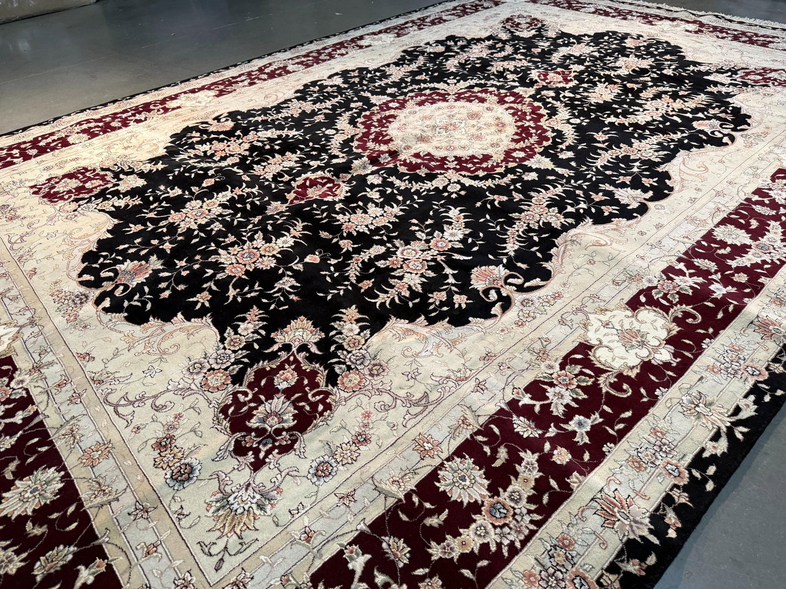 Magnificent Silk andWool Tabriz Rug 9.6x14 - 10