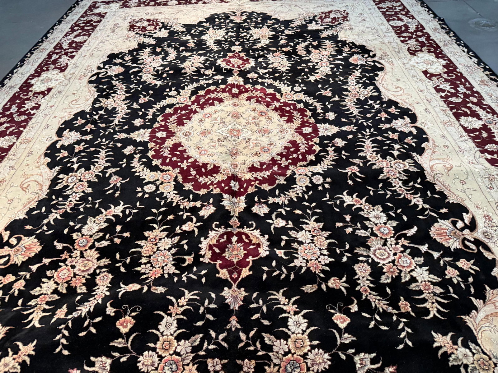 Magnificent Silk andWool Tabriz Rug 9.6x14 - 12