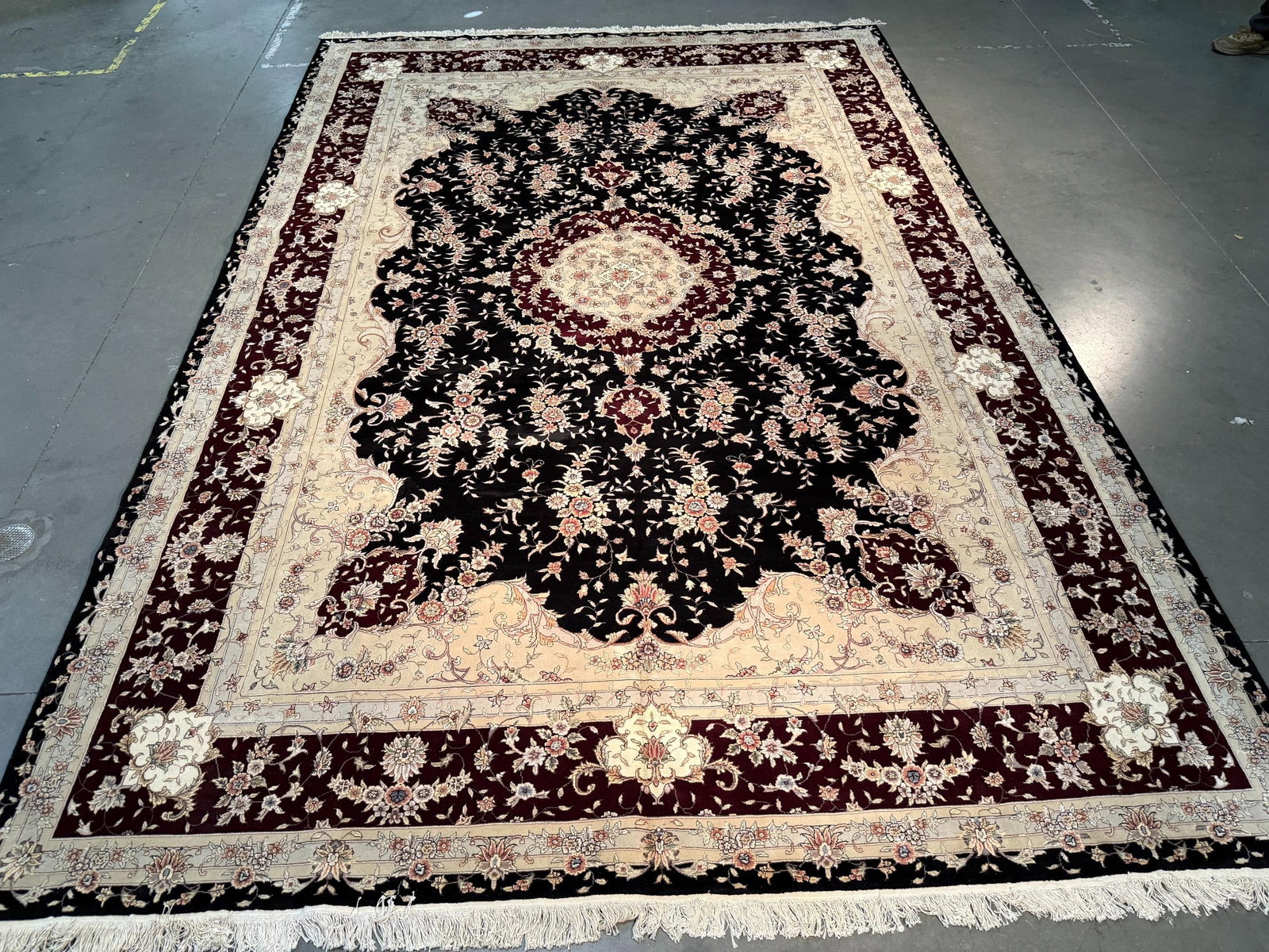 Magnificent Silk andWool Tabriz Rug 9.6x14 (1 of 15)