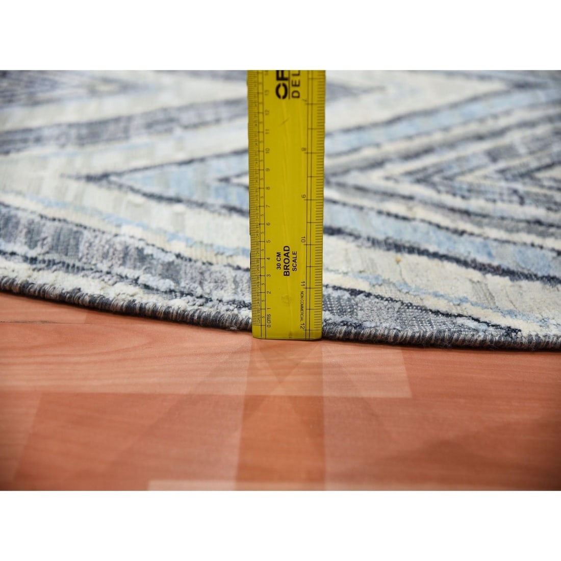 Round Chevron Design Modern Wool and Pure Silk Hand Knotted Rug - 6