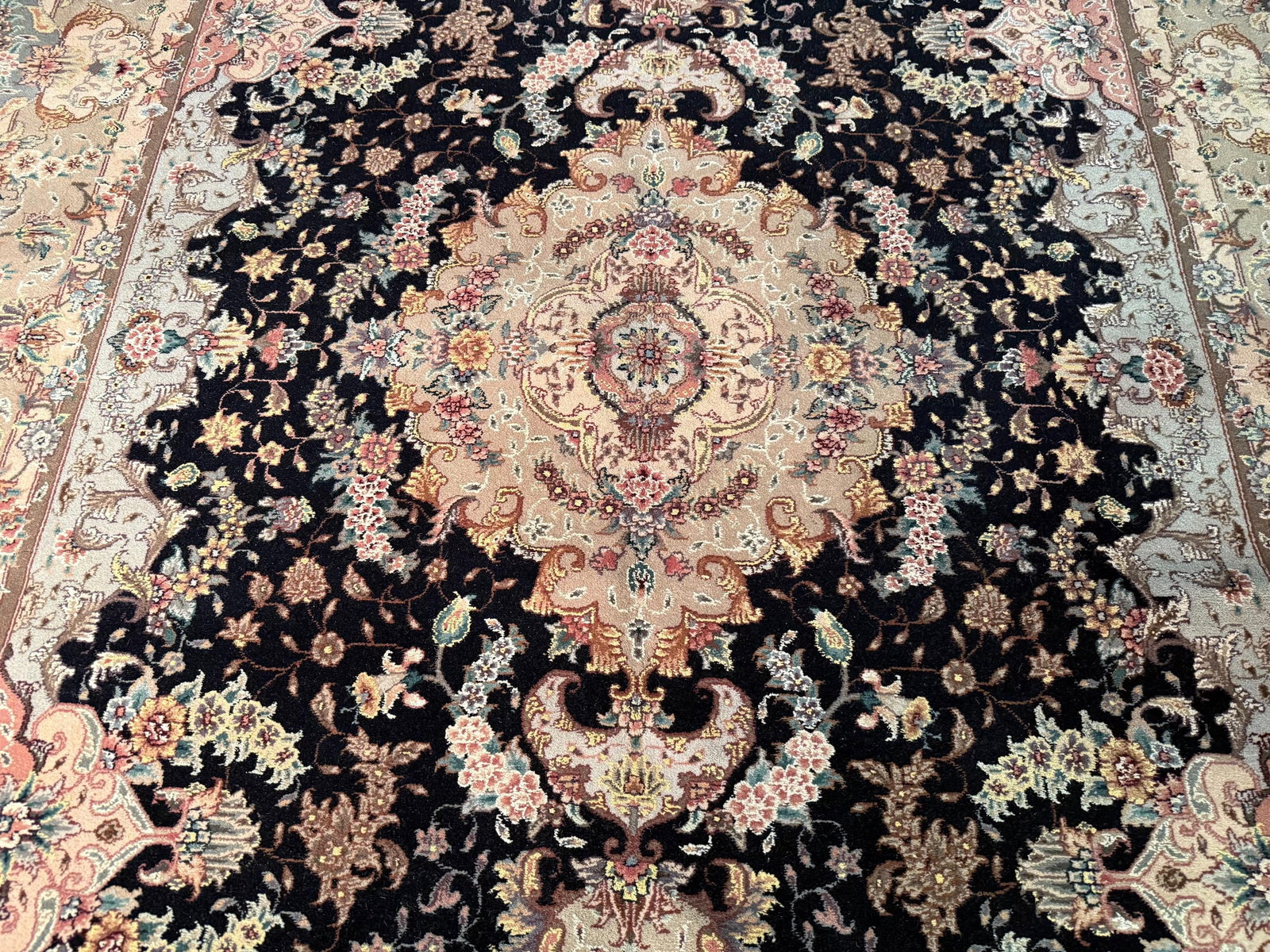 Exquisite SilkandWool Tabriz Rug 6x9 - 4