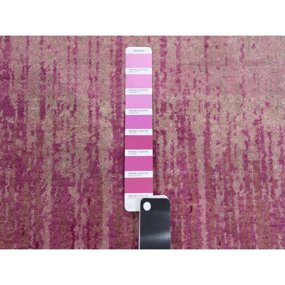 Natural Wool Pink Vertical Ombre Design Hand Knotted Oriental Rug - 4