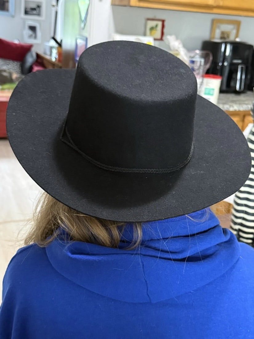 Vintage Rubie’s Black Wool Hat Vintage Size Medium Unisex Excellent Condition!: This Vintage Rubie's Black Wool Hat from the 1980s is a classic accessory that exudes timeless style. Made from 100% wool in the United States, this unisex hat in size medium is perfect for adding a t