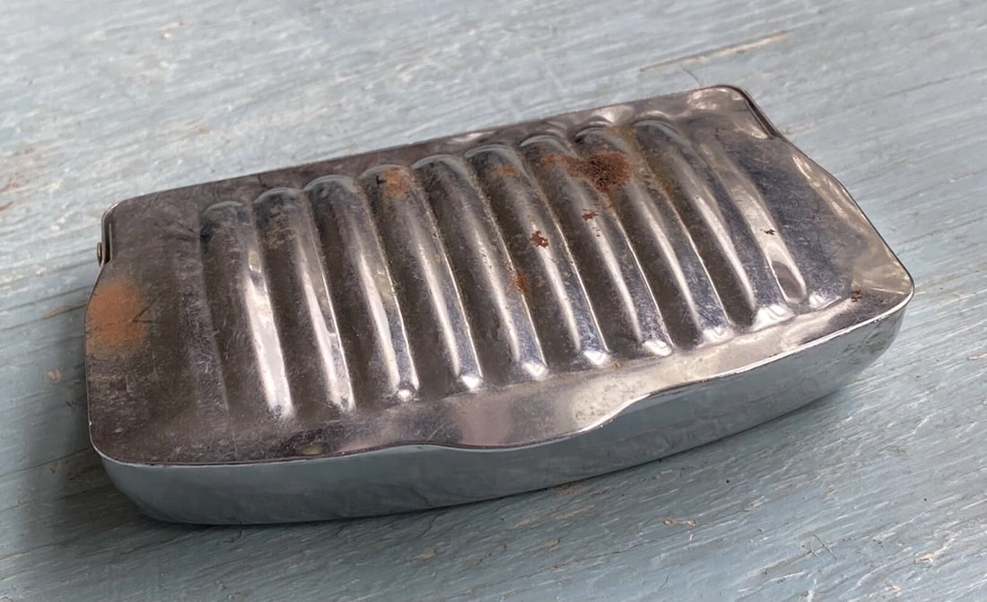 Vintage Metal Magnetic Car Auto Ashtray With Lid: Vintage Metal Magnetic Car Auto Ashtray With Lid. Measures approx. 4” x 3” x 3/4”. Magnet on bottom. Rusty in a few spots. Reserve: $60.00 Shipping: Domestic: Flat-rate of $7.00 to a