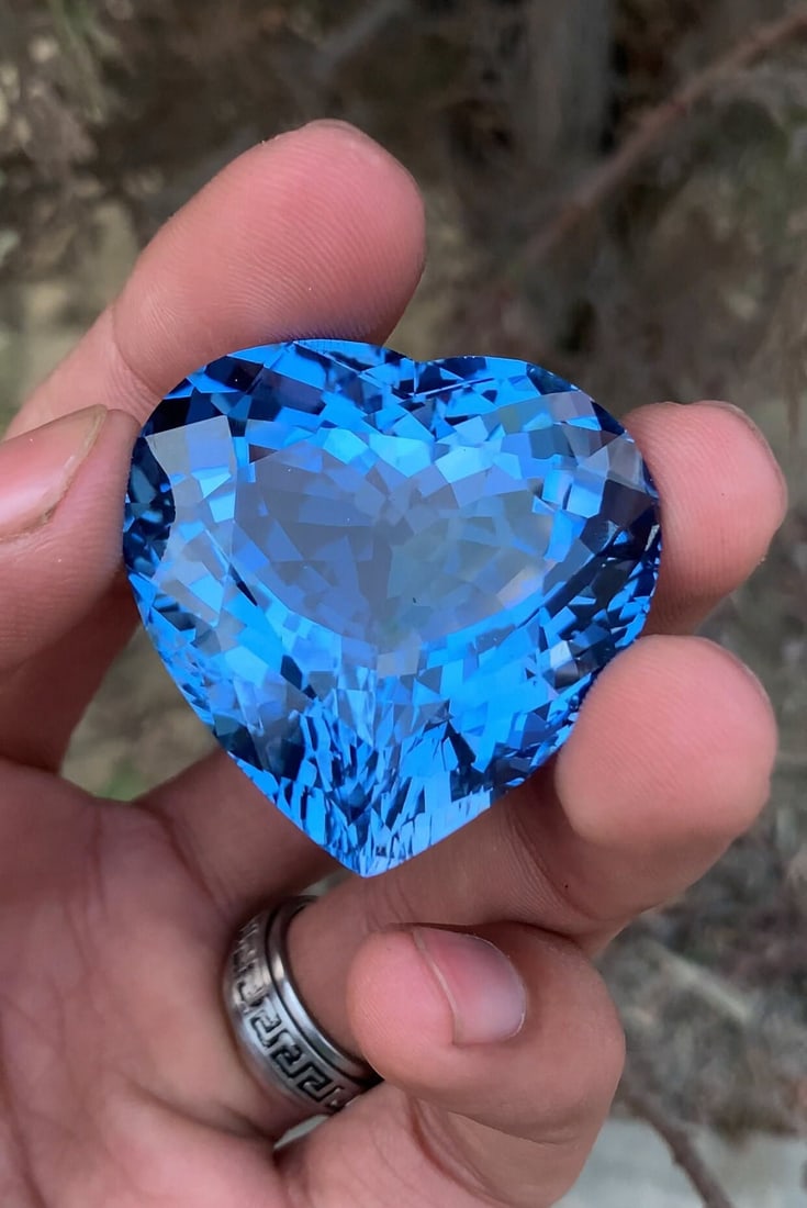 161.89 Carat Deep Blue Aquamarine Heart Cut Beryl - 2
