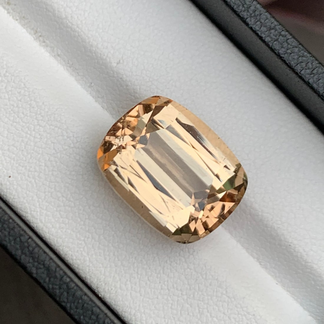 Handmade Golden Topaz Loose Gemstone: Faceted Cushion Cut, 24.40 Carat - 4