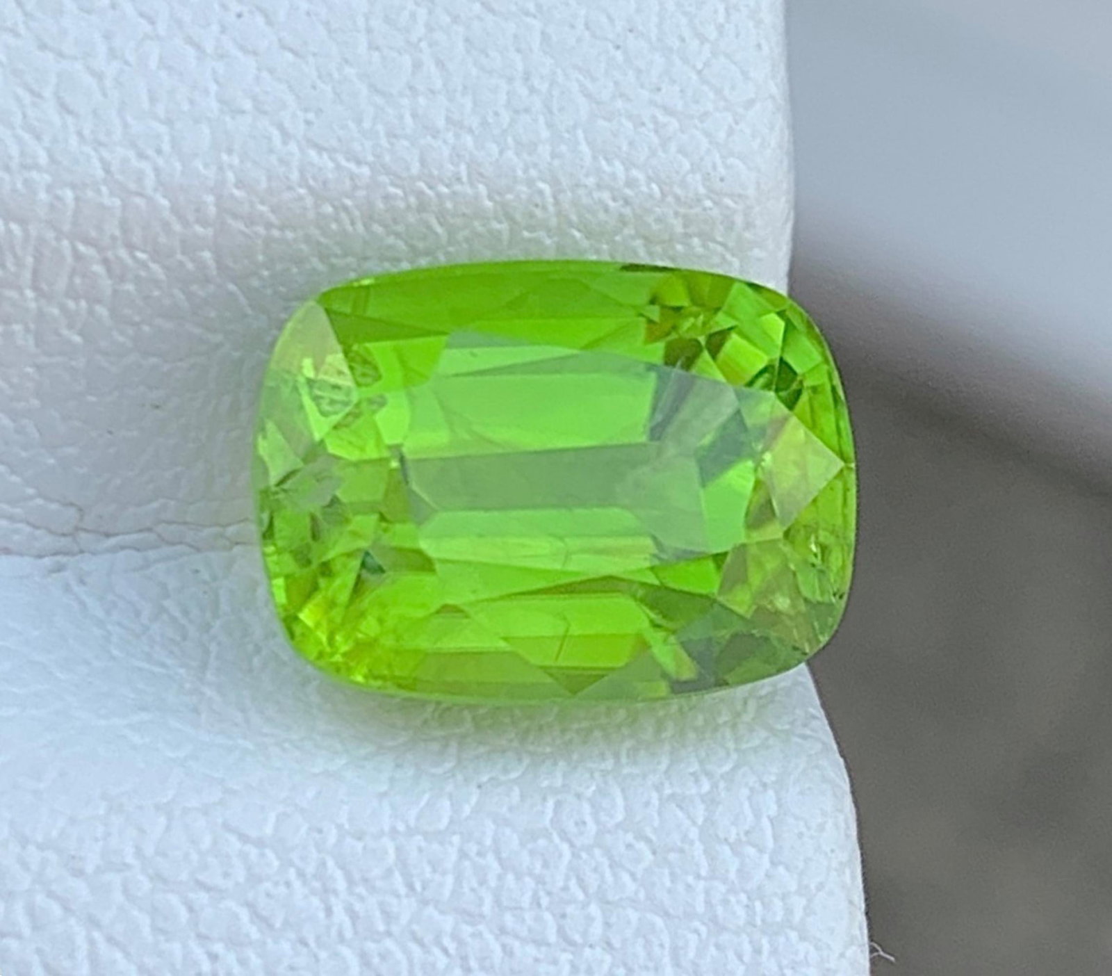 Cushion Cut Peridot Gemstone: Natural August Birthstone, Pakistan (3.94 carats) - 2