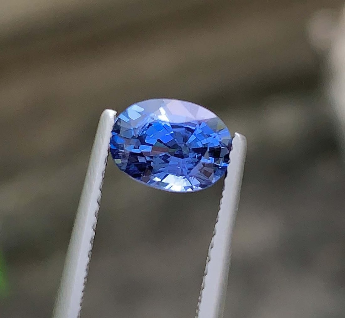 AIG Certified Faceted Blue Sapphire: 1.56 Carat Oval Cut Gemstone - 4