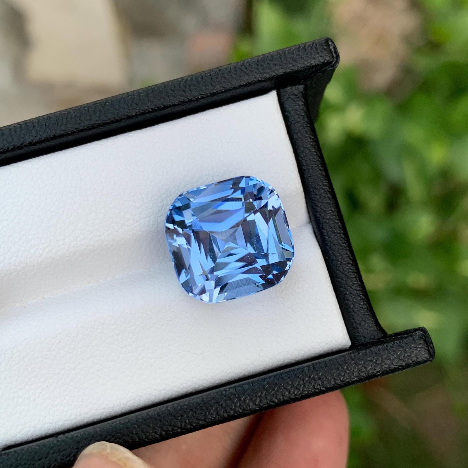 Santa Maria Blue Aquamarine Gem: 13.22 Carat Brazilian Cushion Cut Stone - 2