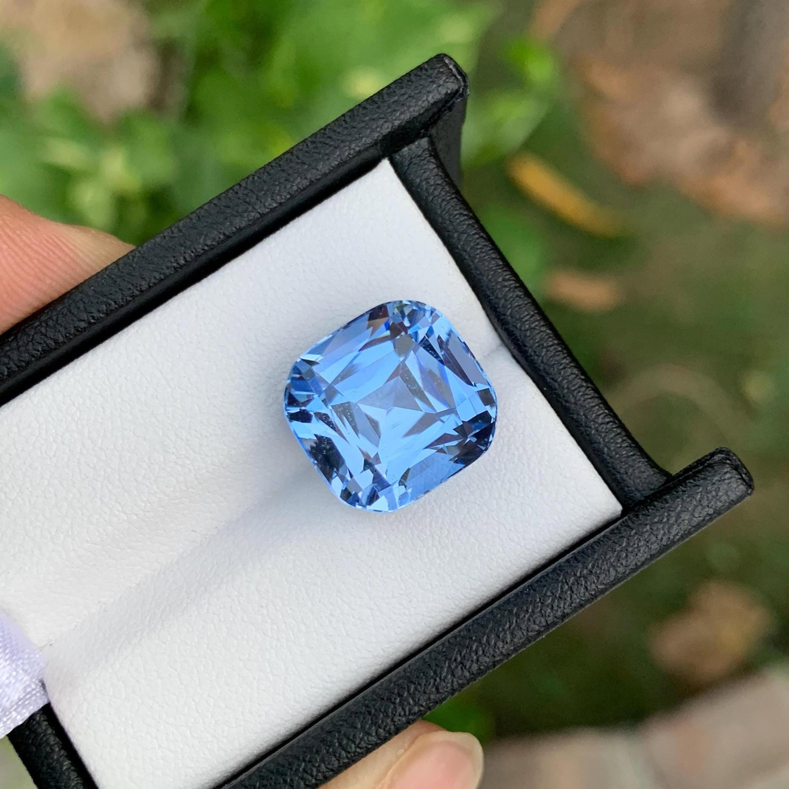 Santa Maria Blue Aquamarine Gem: 13.22 Carat Brazilian Cushion Cut Stone - 3