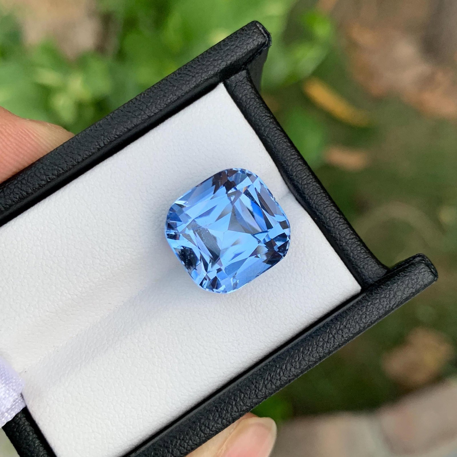 Santa Maria Blue Aquamarine Gem: 13.22 Carat Brazilian Cushion Cut Stone - 4
