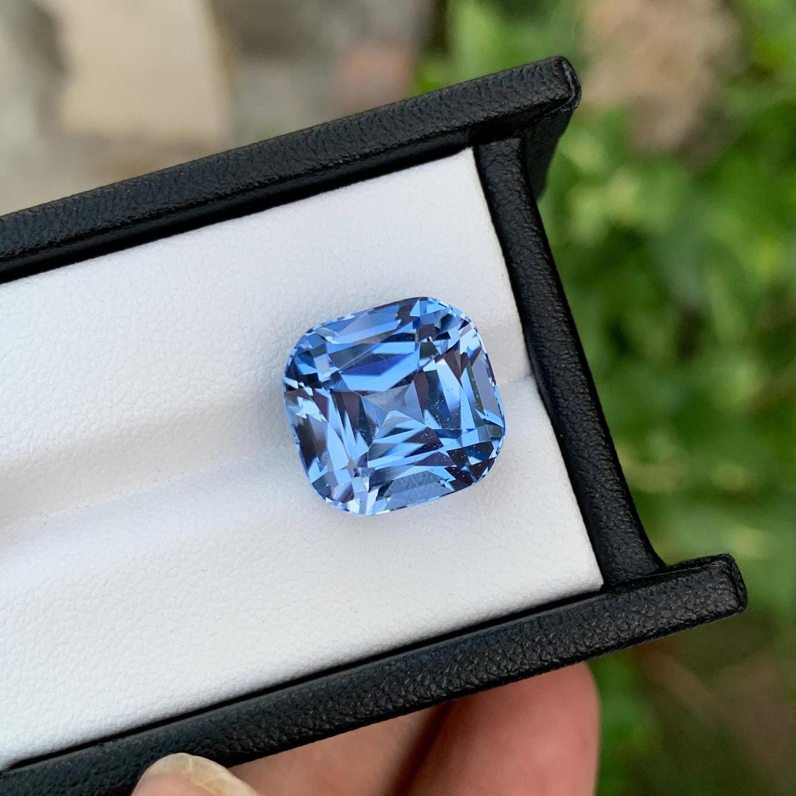 Santa Maria Blue Aquamarine Gem: 13.22 Carat Brazilian Cushion Cut Stone - 5