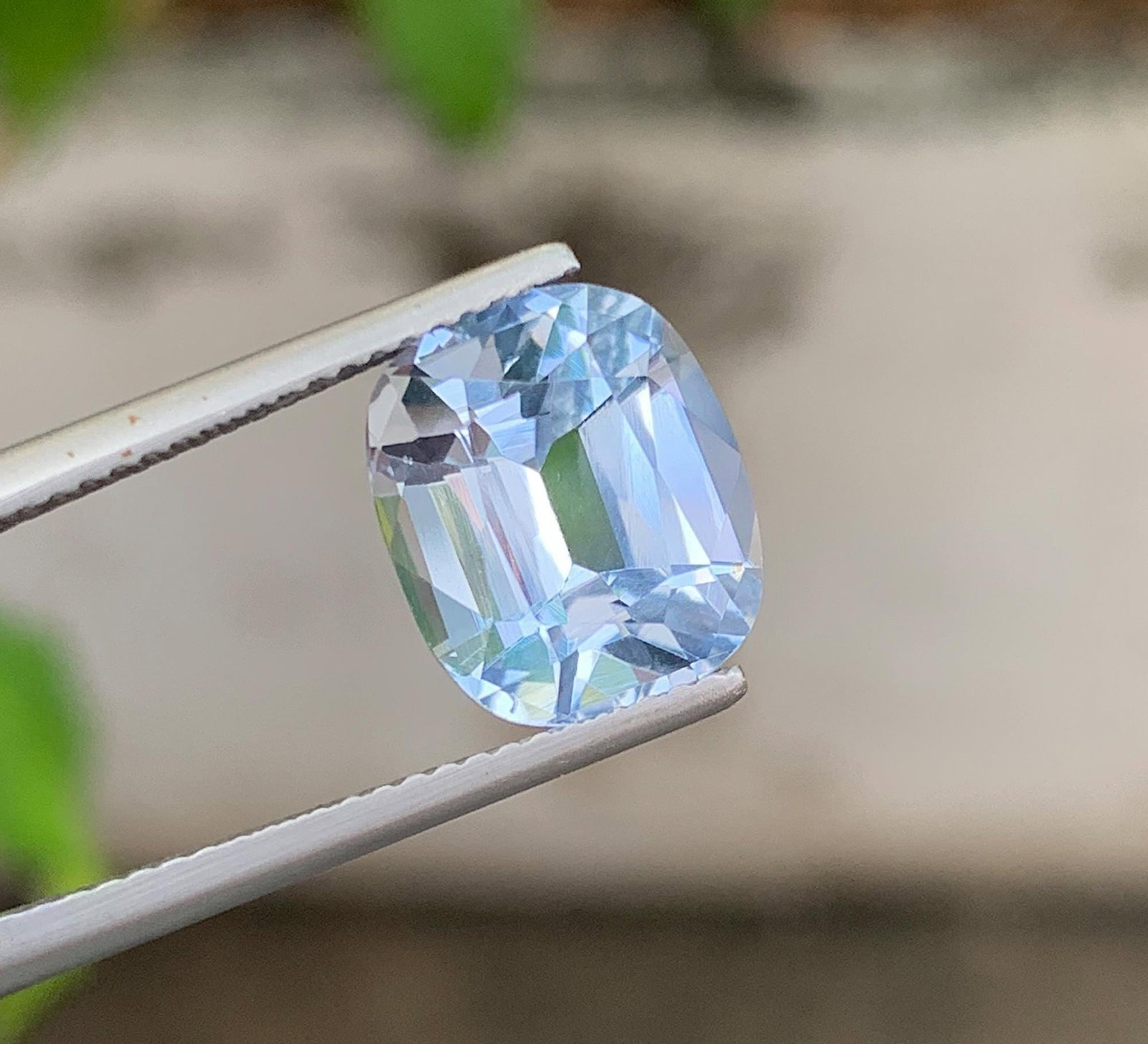 Santa Maria Aquamarine Gemstone: 4.52 Ct Cushion Cut Madagascar Beryl for Jewelry Making: Highlights Supplies for making crafts Materials: Gemstone: Aquamarine Carat weight: 4.52 Experience the elegance of this natural Santa Maria Aquamarine gemstone, weighing an impressive 4.52 carats and