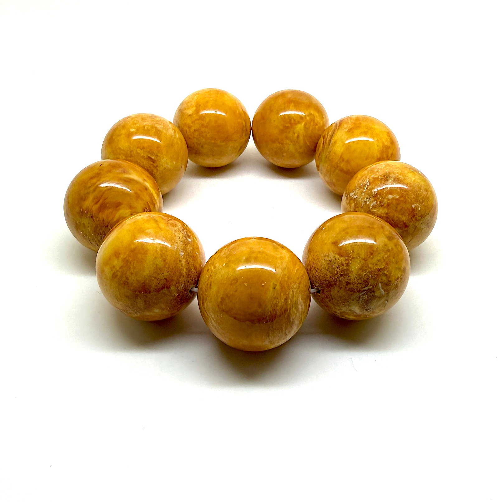 Extraordinary Amber Bracelet: Title:Extraordinary Amber Bracelet Metal:None Gemstone:Reconstituted Amber Weight:117.4 g Size:28mm Made of:(Reconstituted Amber or Whole Stone):Reconstituted Amber Additional information:Extraordinar