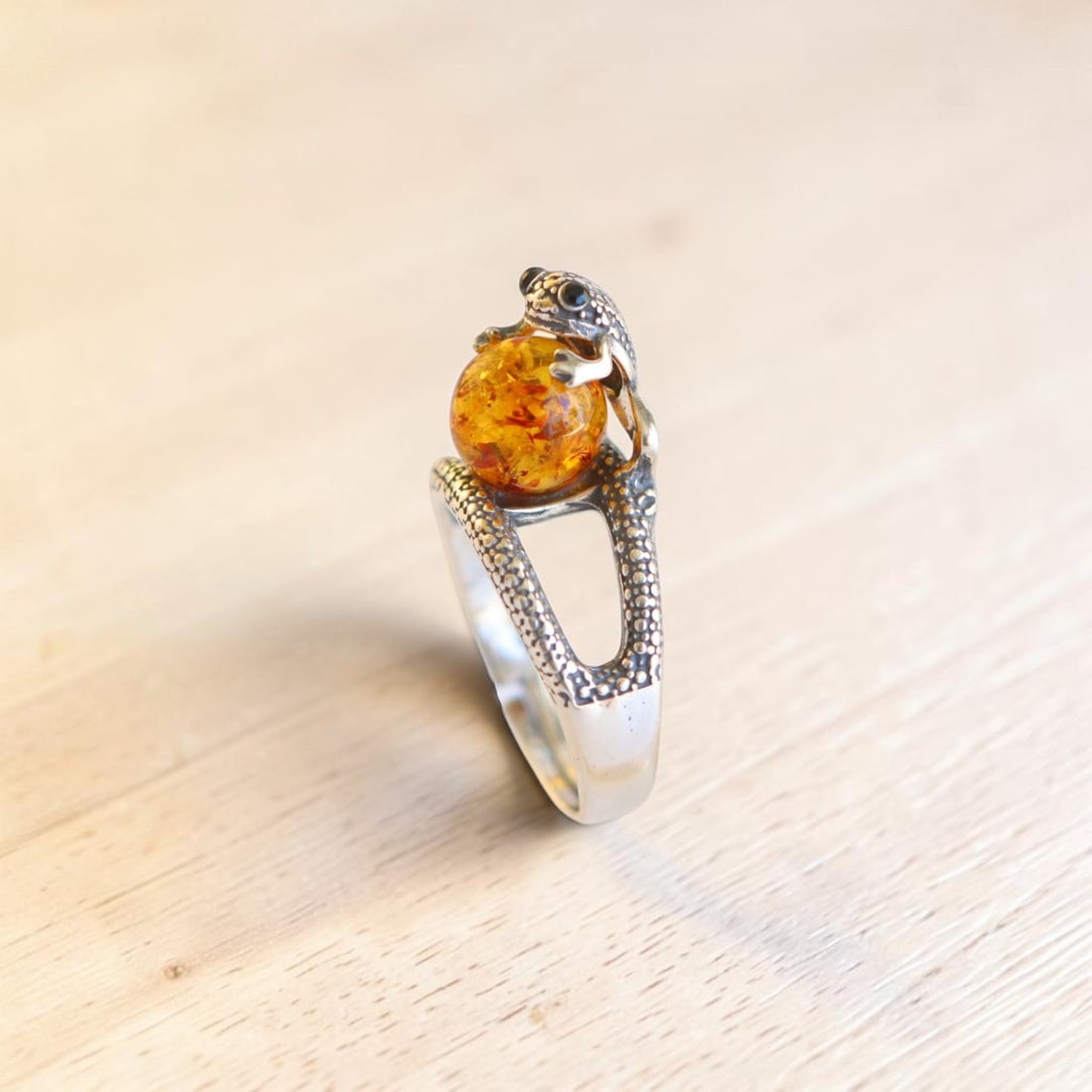 Frog Ring With Baltic Amber in Sterling Silver - 3