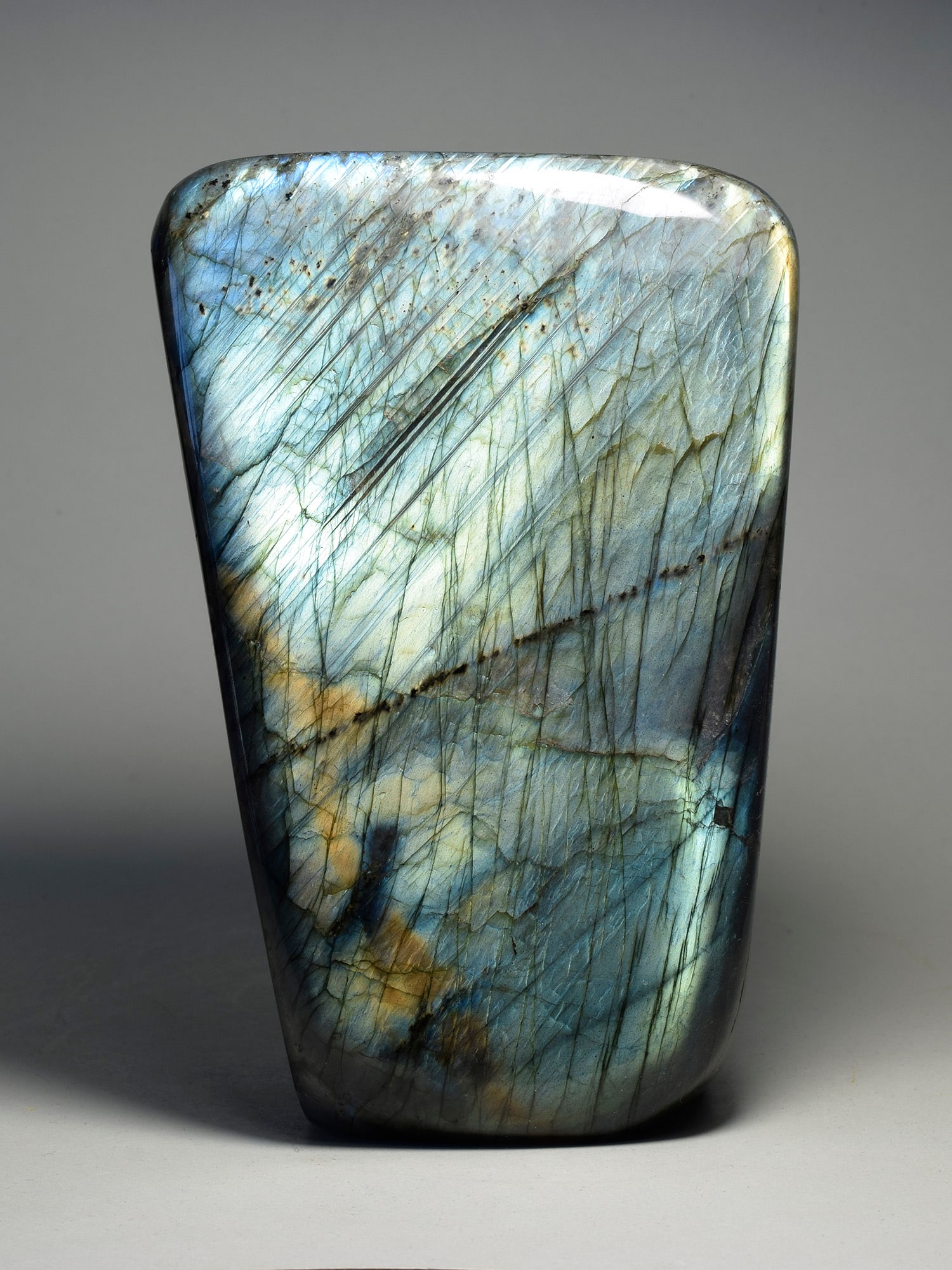 Beautiful greenish labradorite freeform: Title: Beautiful greenish labradorite freeform Origin: Madagascar Size: 14 x 9 cm Description: Mineral: Labradorite. Locality: Madagascar. . Measurements: 14 x 9 cm. Weight: 1.53 kg. . Fine polished l