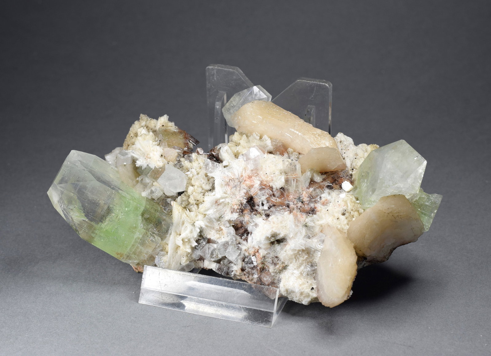 Fine Apophyllite and stilbite on trap matrix - 4