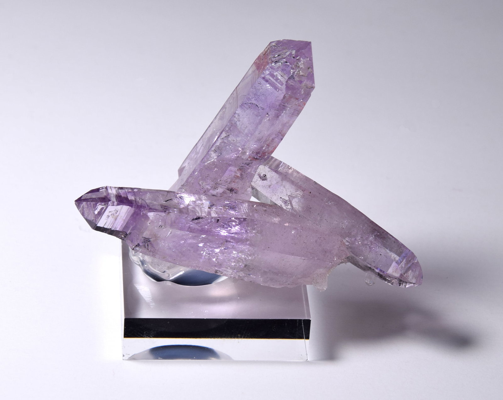 Fine Amethyst Crystal cluster: Title: Fine Amethyst Crystal cluster Origin: Veracruz, Mexico Size: 3.9 x 5.5 x 2.4 cm Description: Main Mineral: Amethyst (purple variety of quartz) Mineral Form: Crystal cluster Locality: Veracruz,
