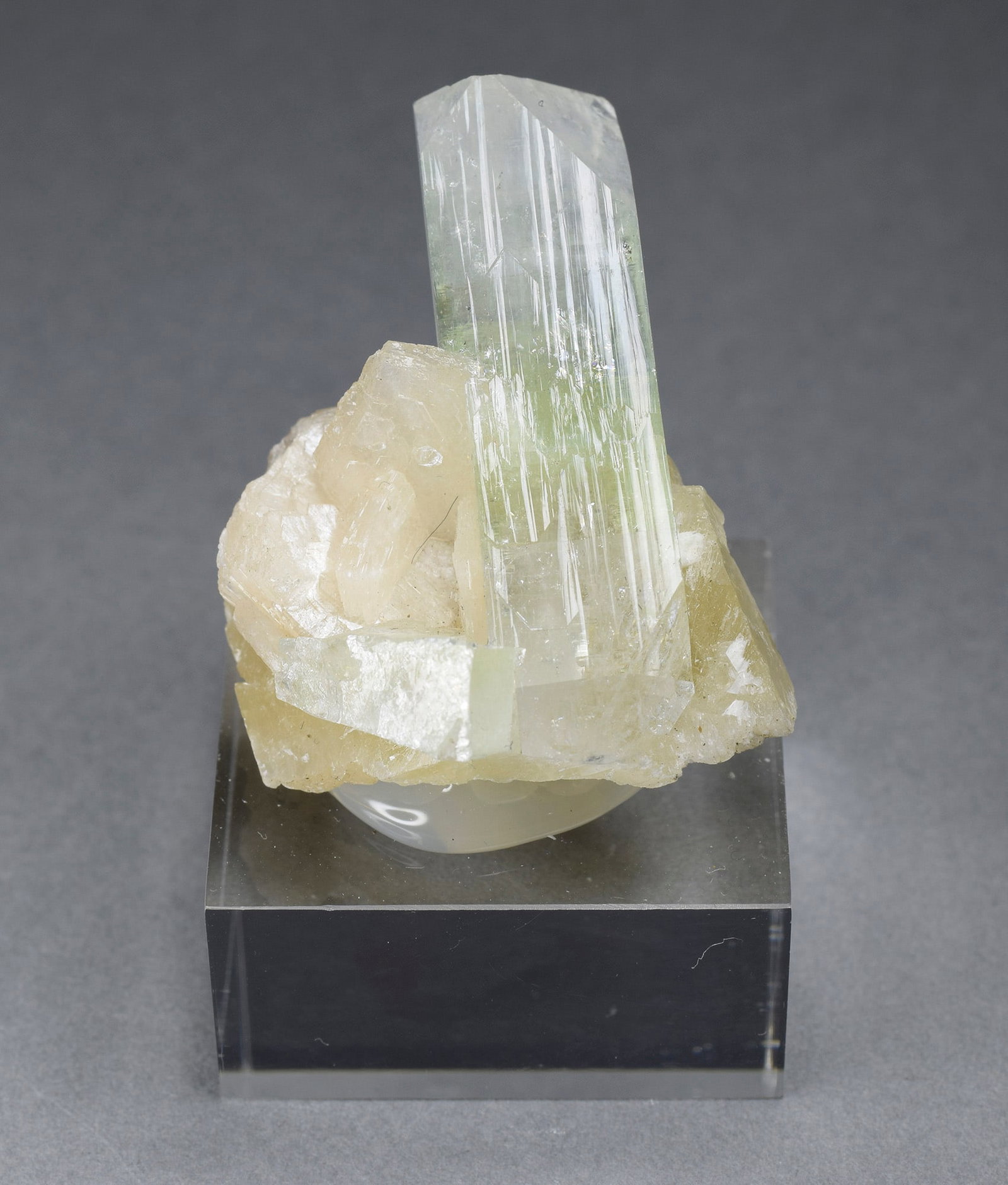 Fine Apophyllite: Title: Fine Apophyllite Origin: India Size: 2.5 x 3.5 cm Description: Fine Apophyllite. Beautiful color and luster. Weight: 32 g Reserve: $80.00 Shipping: Domestic: Flat-rate of $60.00 to anywhere