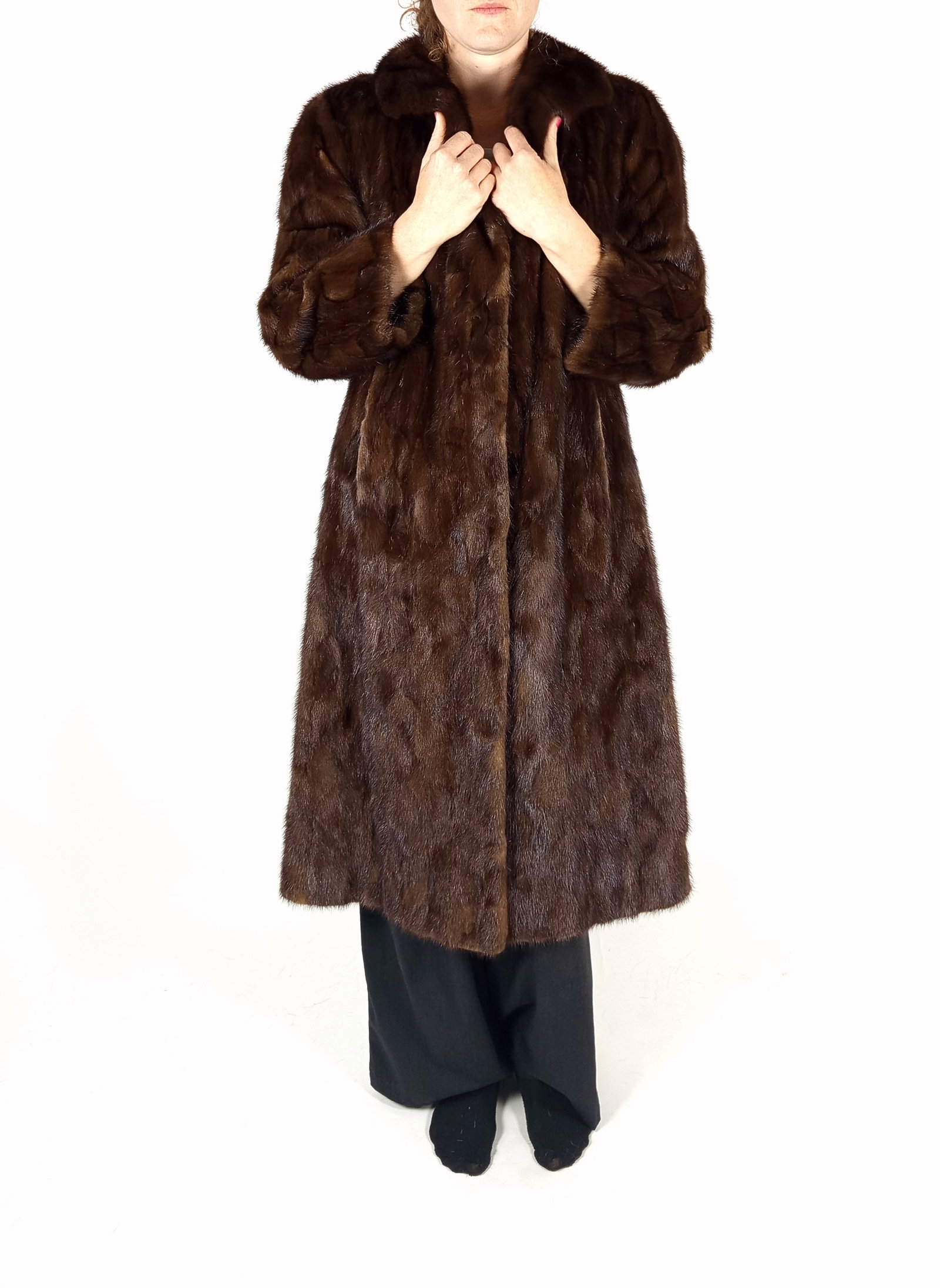 DARK BROWN MINK COAT EU: M ; US: 12 - 8