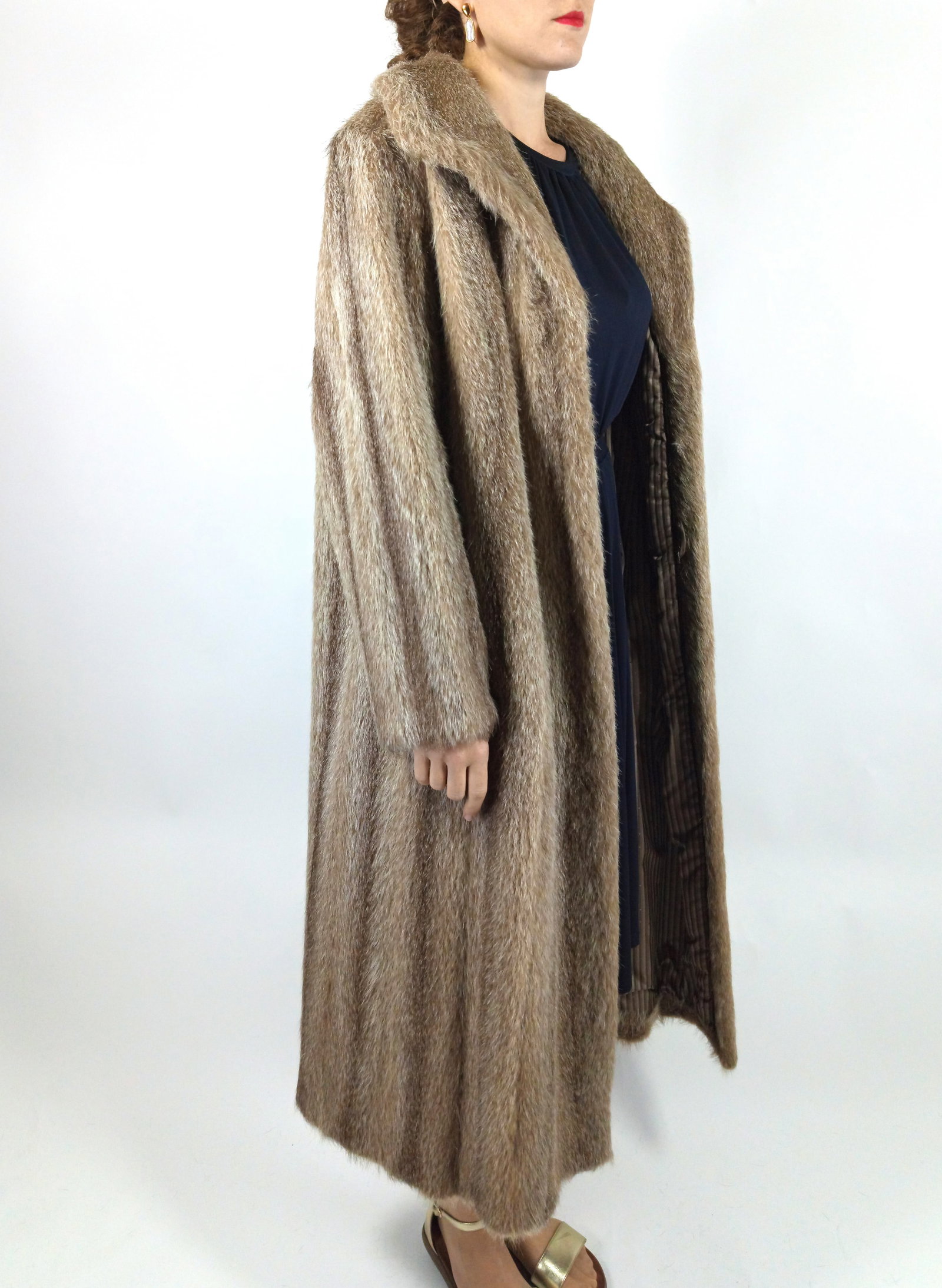 BLONDE NUTRIA FUR COAT EU: XXL ; US: 24 - 8