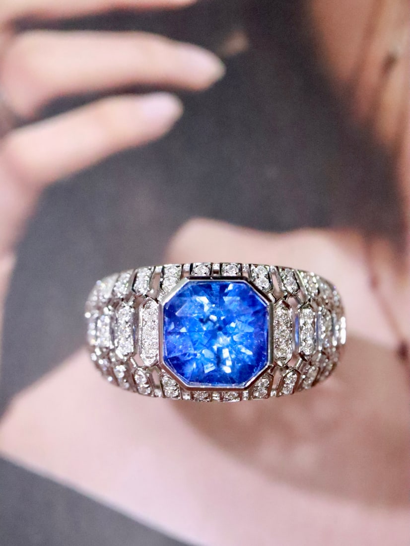 18K Gold Natural Sapphire Ring: Title: 18K Gold Natural Sapphire Ring Description: This ring is meticulously crafted in 18K gold, set with a sparkling sapphire that exudes enchanting brilliance. The sapphire's hue is as bright as a