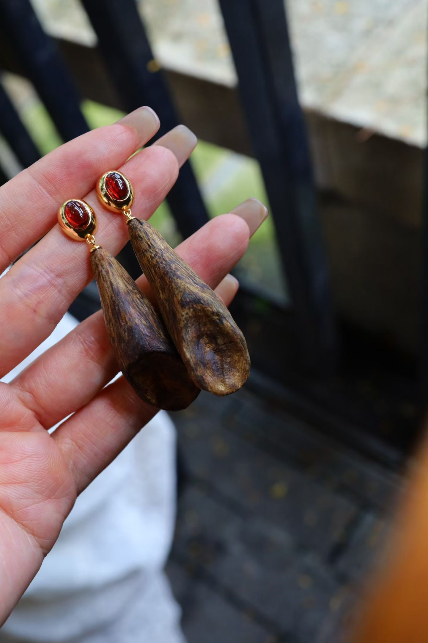 Natural Agarwood Garnet Earrings - 4