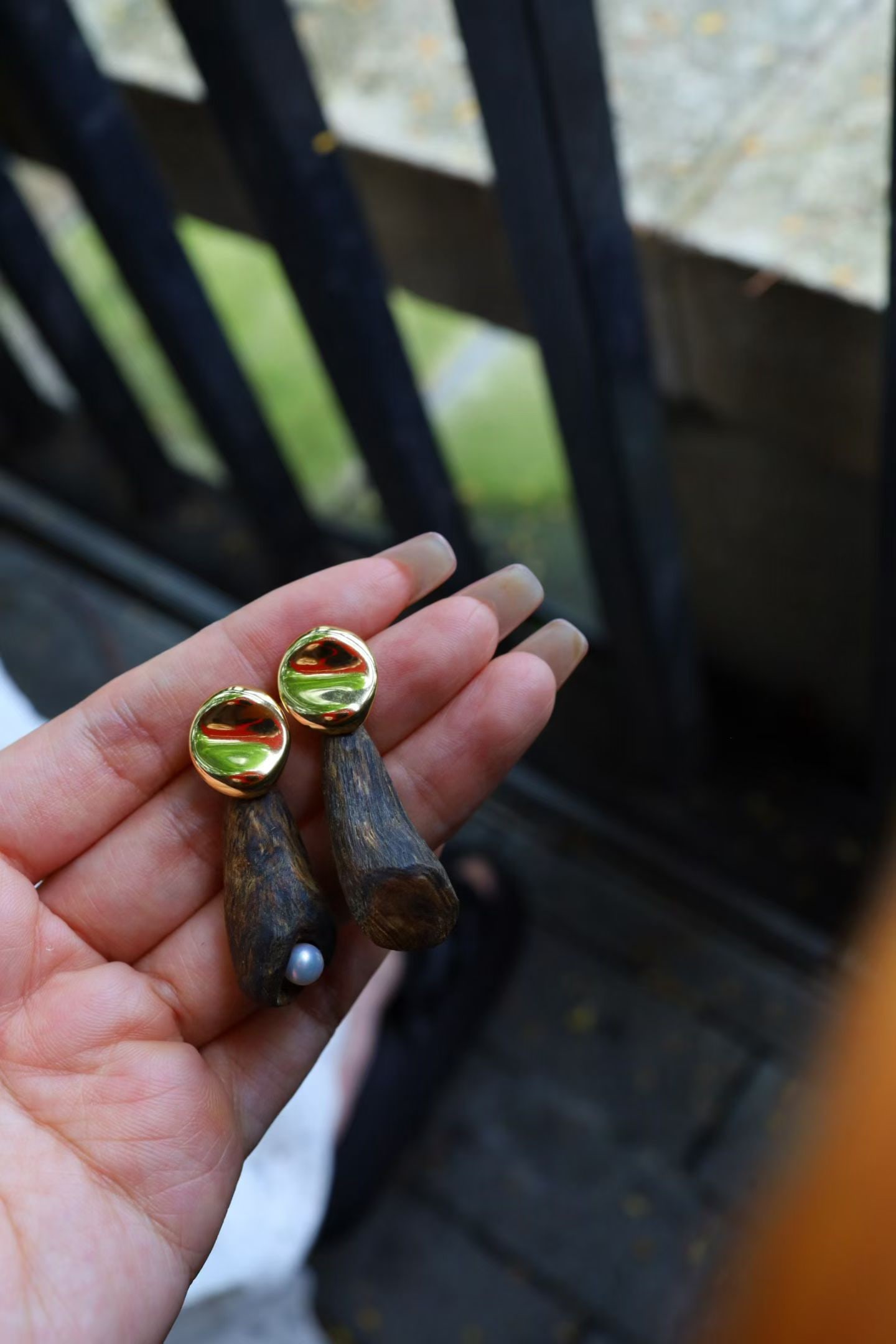 Silver Agarwood Pearl Earrings - 4