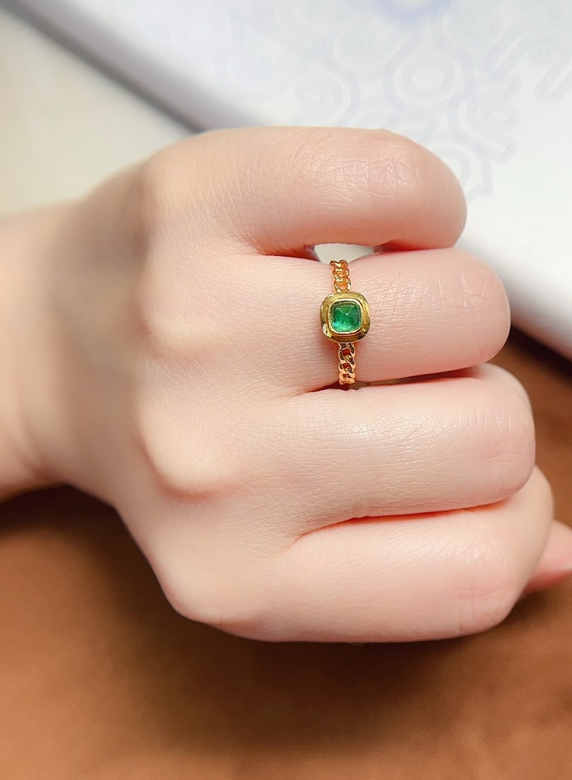 18K Gold Emerald Ring - 5