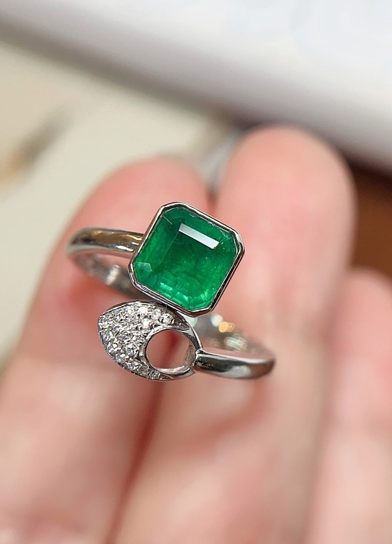 18K Gold Emerald Ring - 3