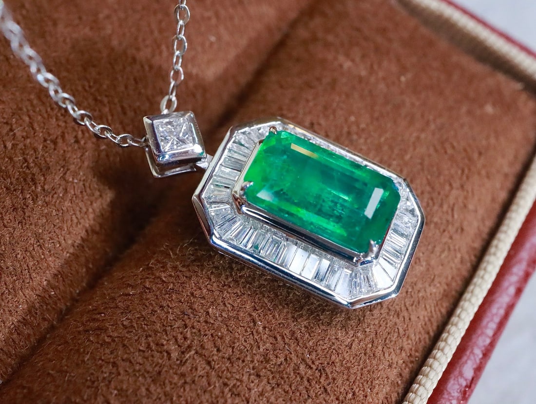 18K Gold Emerald Pendant - 2