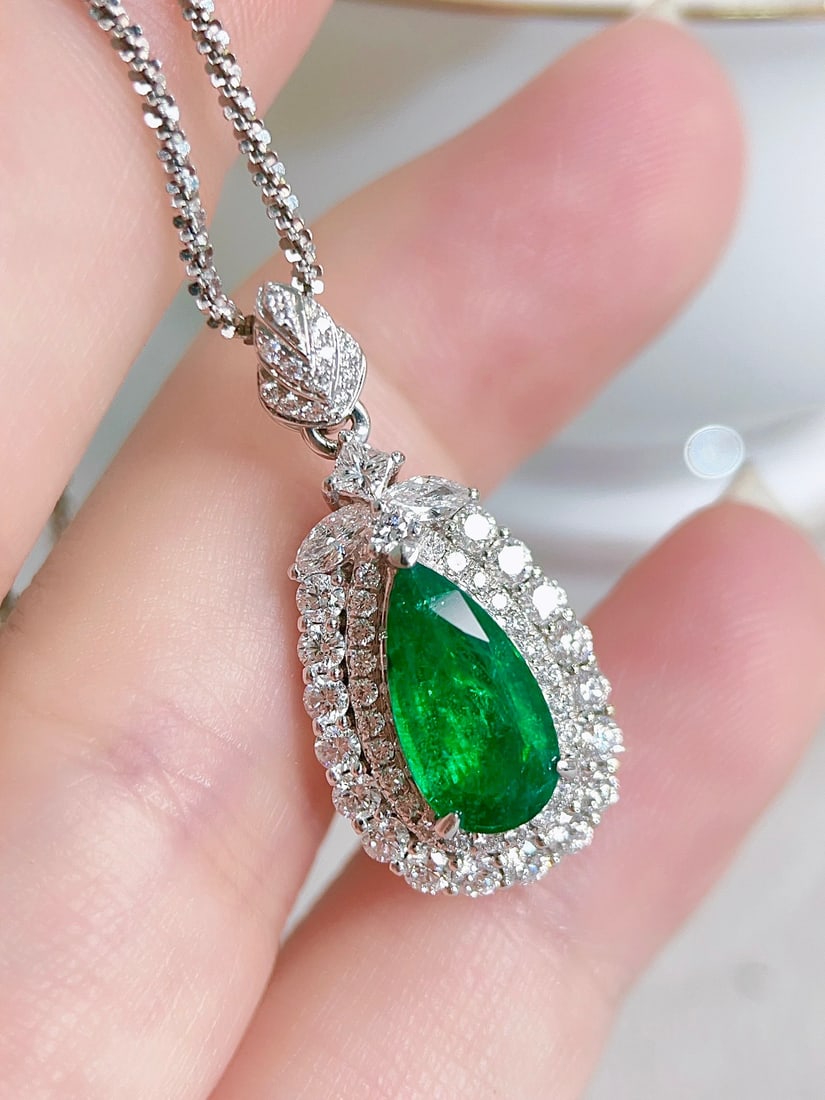 18K Gold Emerald Pendant - 4