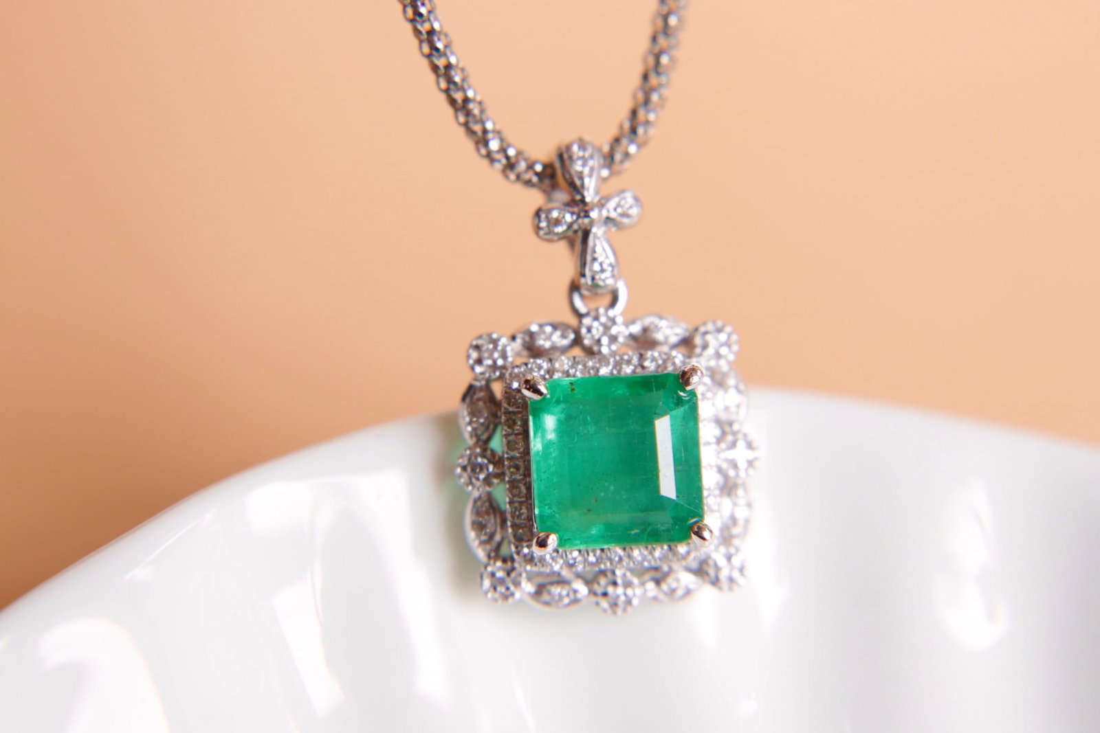 18K Gold Emerald Diamond Pendant - 4