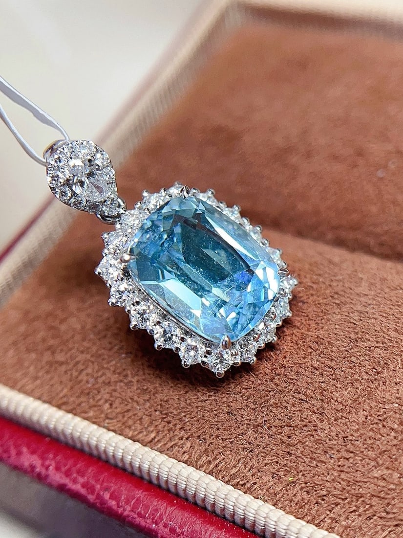 18K Gold Aquamarine Pendant - 2