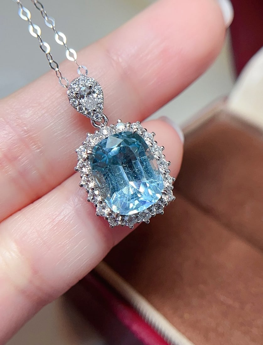 18K Gold Aquamarine Pendant - 4