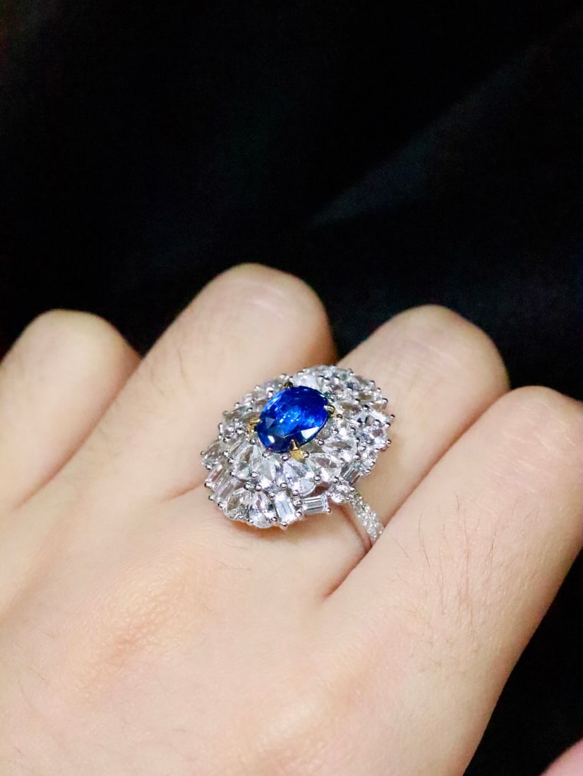 18K Gold Flawless Sapphire Ring - 5