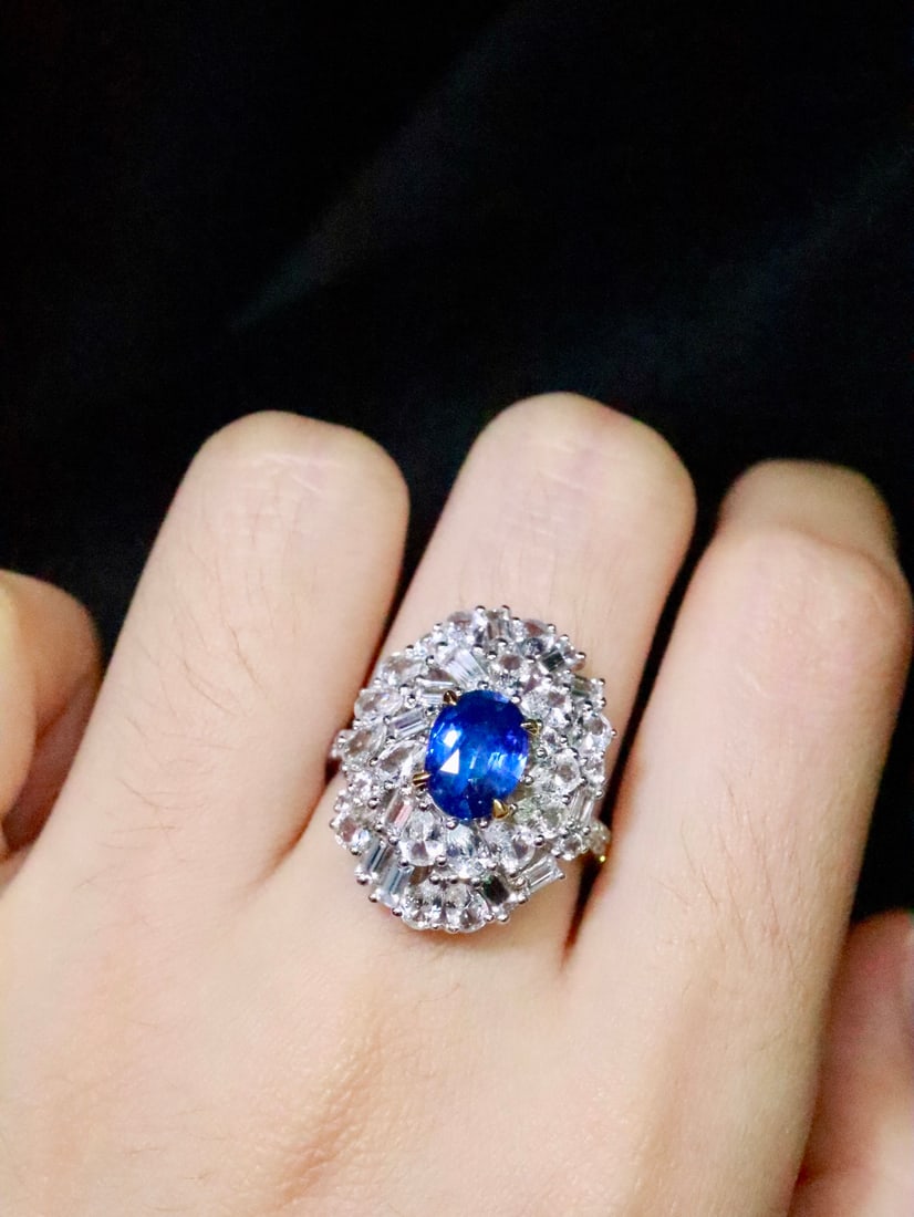 18K Gold Flawless Sapphire Ring - 6