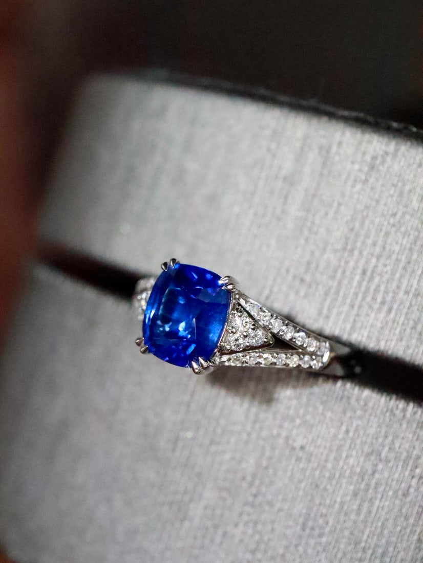 18K Classic Royal Blue Sapphire Ring - 2