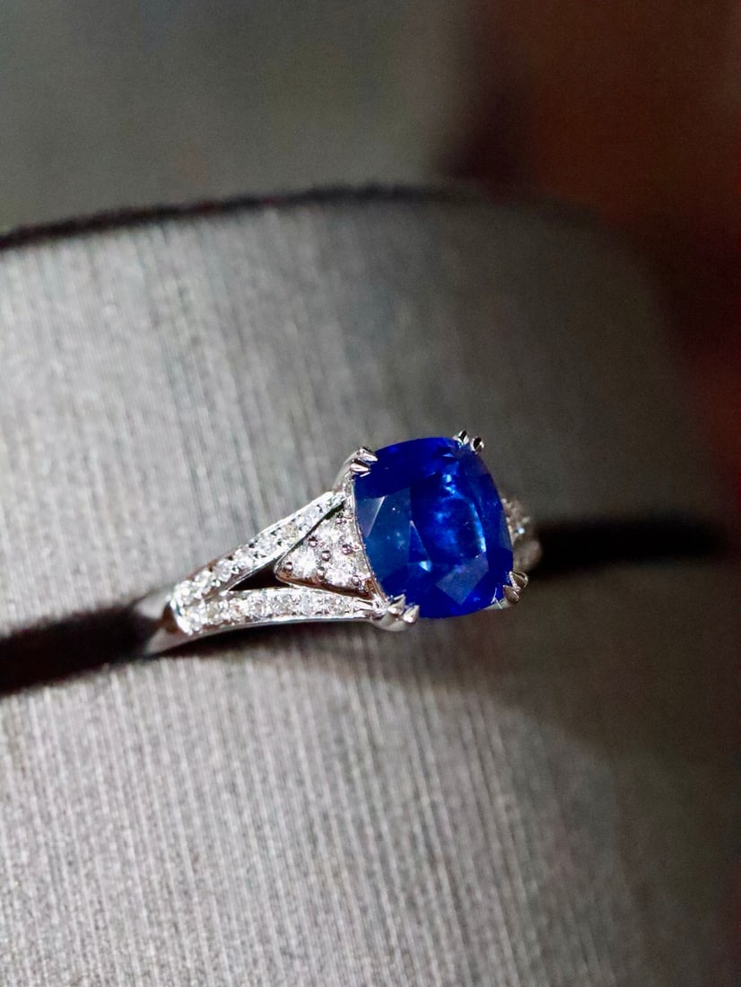 18K Classic Royal Blue Sapphire Ring - 3